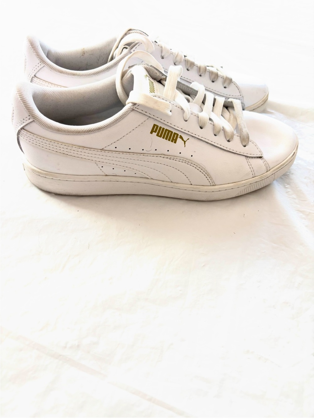 Puma White Vikky V2 Leather Casual Sneakers Gold Accents SZ 7.5